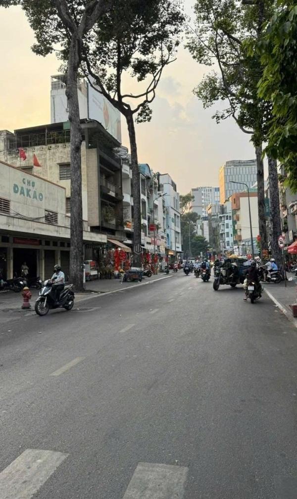 Nhà mặt tiền quận 1 ngay đinh tiên 💥 hoàng giá chỉ nhỉnh 9 tỷ