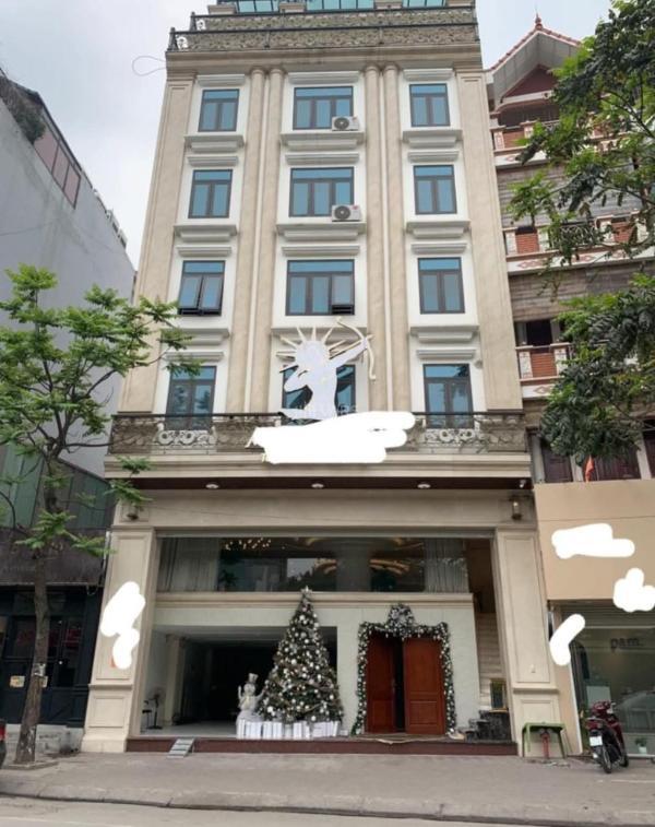 Bán Nhà mặt phố 142m²