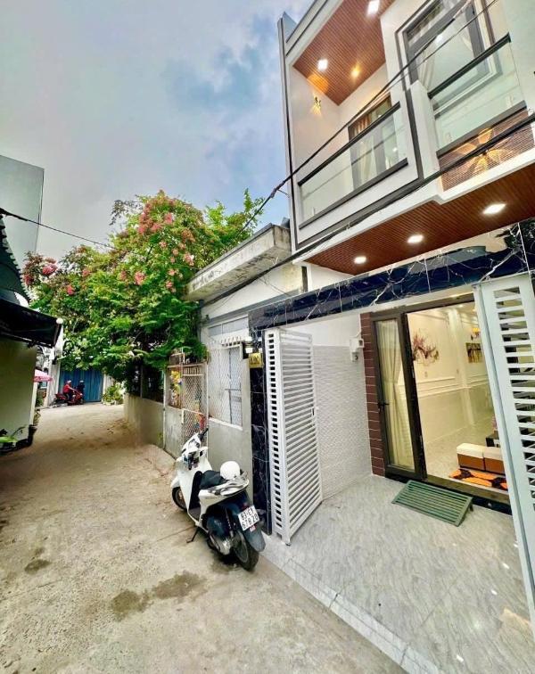 Bán nhà 1t1l đúc, mới đẹp, 🏘️ nội thất mới. hẻm rộng 4.5m, có phòng ngủ tầng trệt