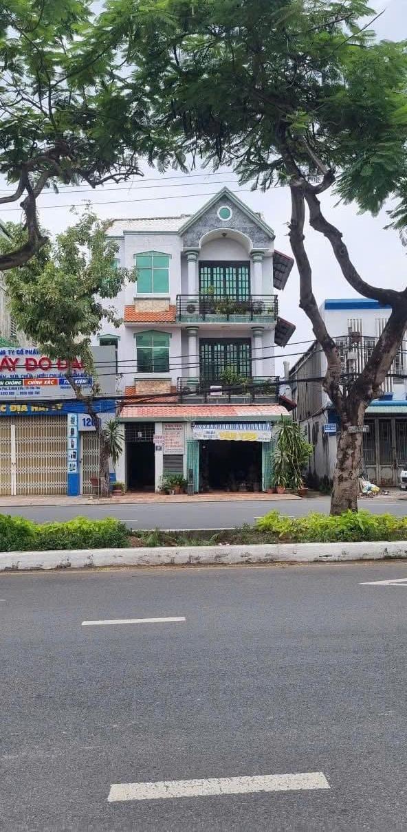 Chủ cần bán Nhà mặt phố 109m²