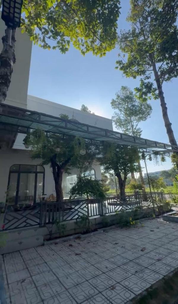 Cho thuê hoặc bán biệt thự sân vườn 🏢 2 tầng, góc 2 mặt tiền đường đỗ trọng văn