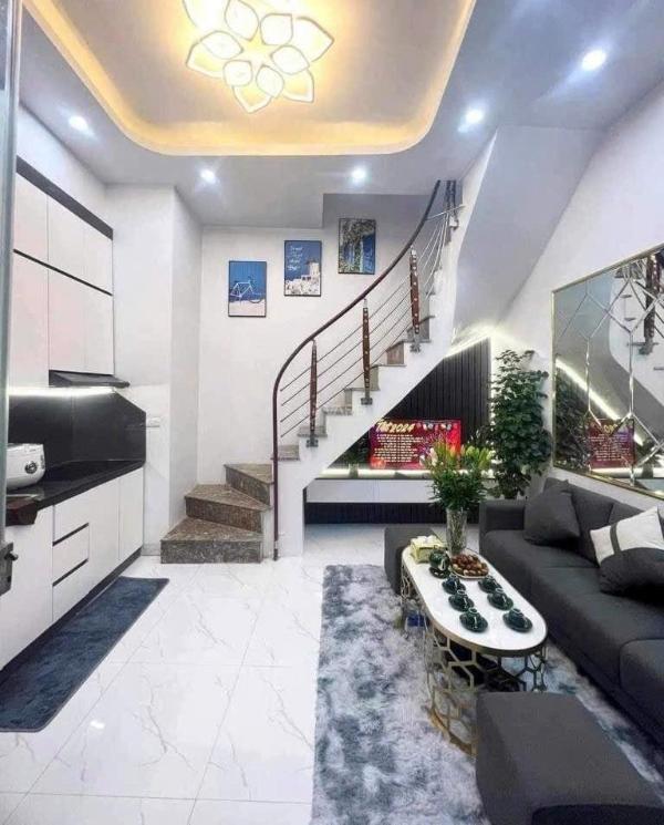 <mark style="background-color: transparent; font-weight: 400; ">Sổ đỏ a4 - nhà đẹp nguyễn khánh toàn- cách mặt phố chỉ vài 🏣 bước- nhỉnh 9 tỷ</mark>