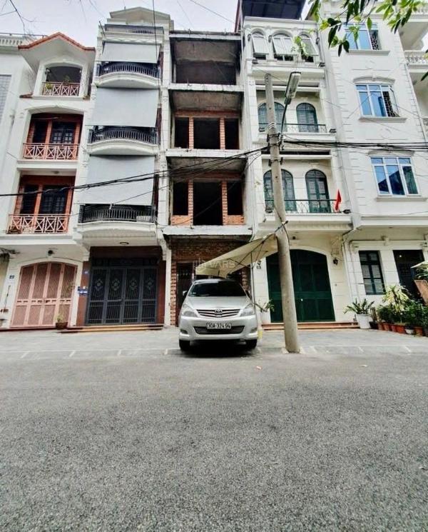 Nhà phố bùi 🏦 ngọc dương, dt 38m2, mặt phố ô tô, 3tầng, kinh doanh, giá 7.xtỷ.