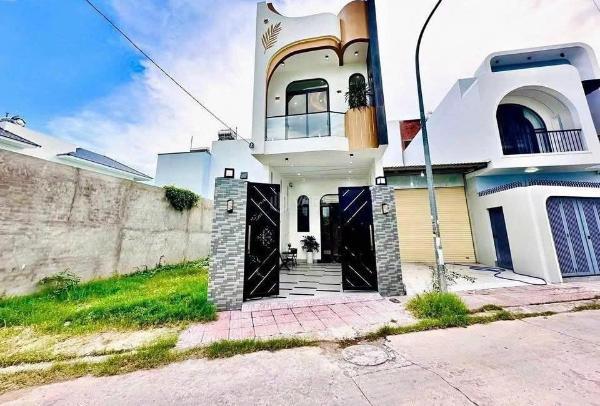 Chủ cần bán Nhà trong hẻm 100m²