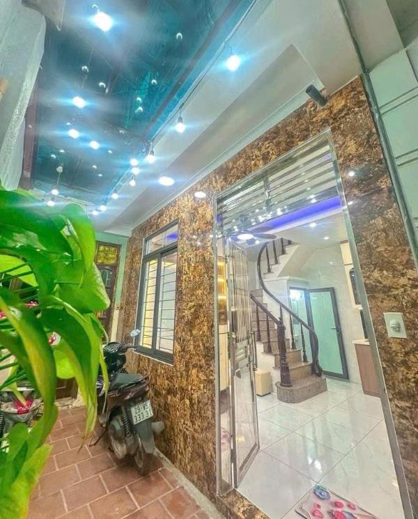 Nhà 🏠 ngõ gốc đề minh khai hn 30m 5t 6 66 tỷ