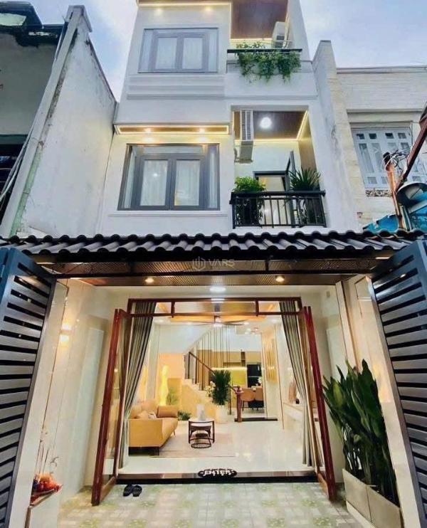 Bán nhà 3 tầng sân 🔥 thượng đường xe hơi sát chợ bà hôm