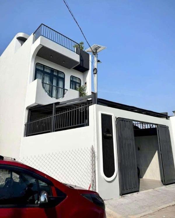 Bán gấp nhà 1 trệt 1 lầu mới hoàn thiện sổ riêng 💥 chỉ 700 triệu nhận nhà