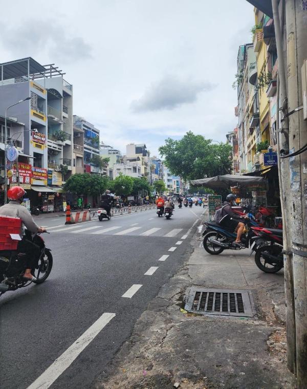 Bán Nhà mặt phố 24m²