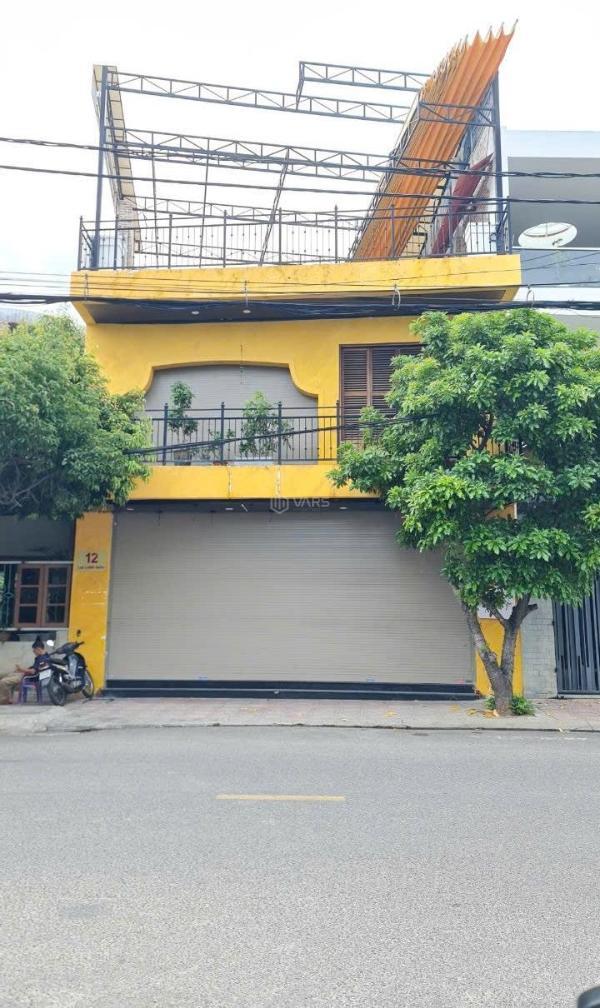 Chủ cần bán Nhà mặt phố 247m²