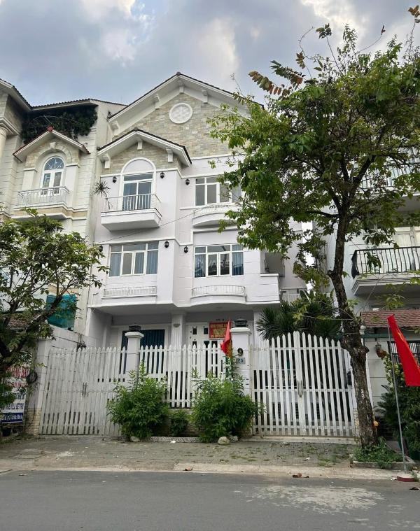 Bán Nhà mặt phố 167m²