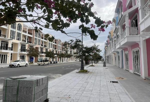 Chủ cần bán Nhà mặt phố 122m²