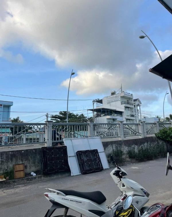 Bán Nhà mặt phố 77.9m²