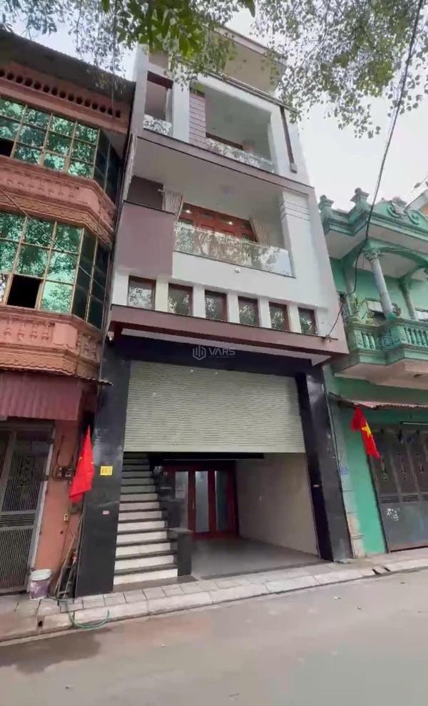 Bán Nhà mặt phố 104m²