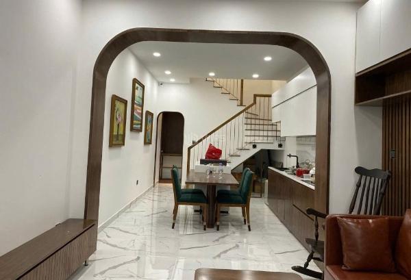 Nhà 🏬 5x16m 1 lầu 4pn 3 máy lạnh quang trung p11