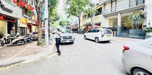 <mark style="background-color: transparent; font-weight: 400; ">Chủ cần bán Nhà mặt phố 5400m²</mark>