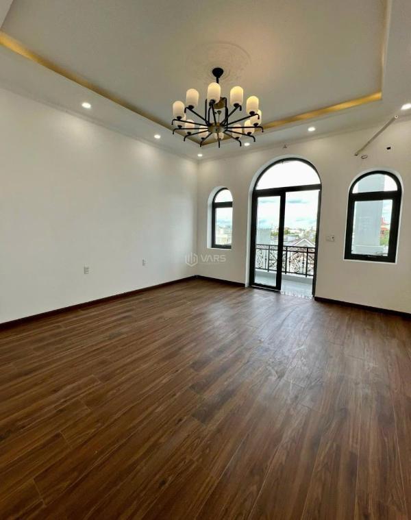 Chủ cho thuê Nhà mặt phố 90m²