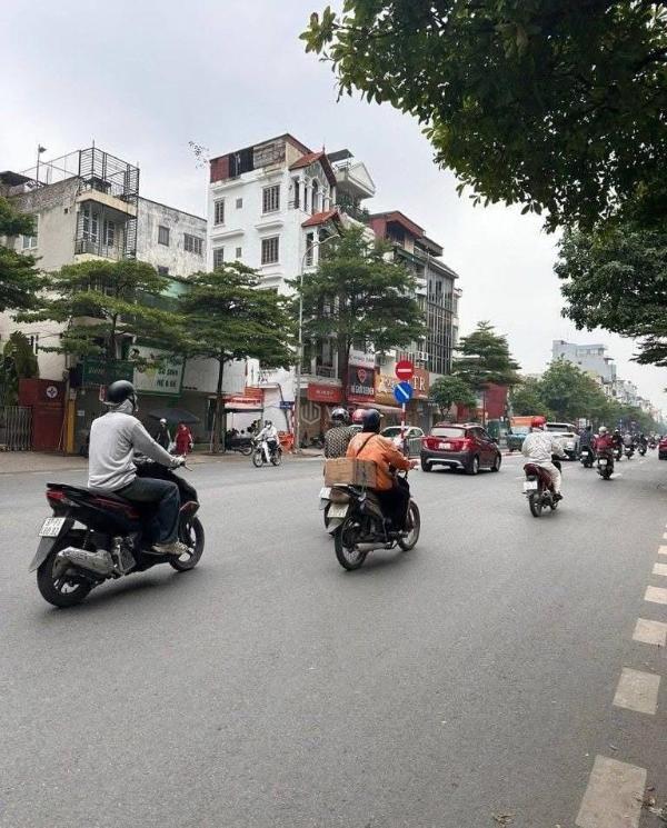 Chủ cần bán Nhà mặt phố 550m²