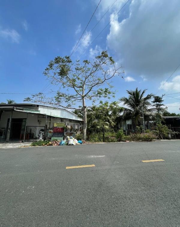 Bán đất 🏠 bên đường nguyễn văn quy phường hưng phú