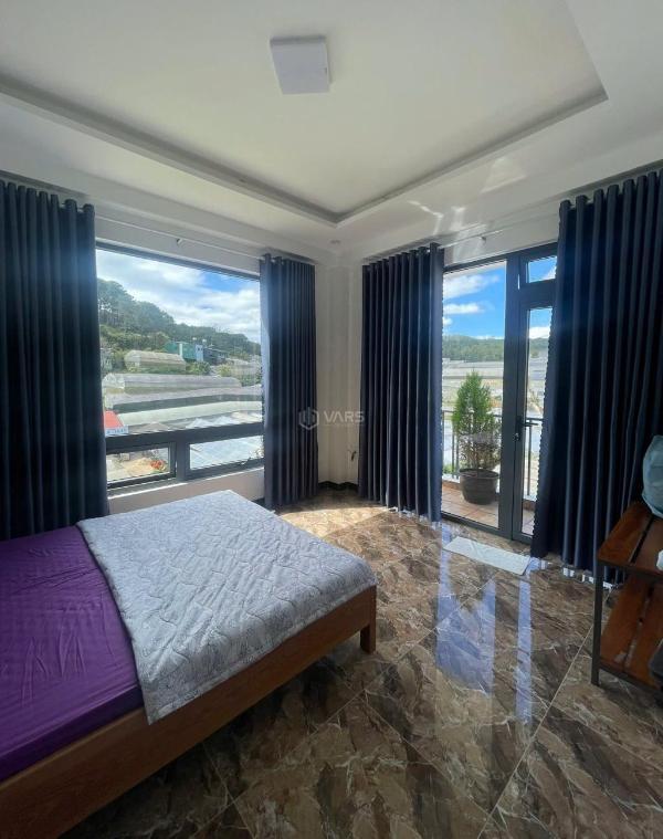 Bán căn nhà 🏘️ kinh doanh mới xây xong, gần làng hoa vạn thành, f5, đà lạt