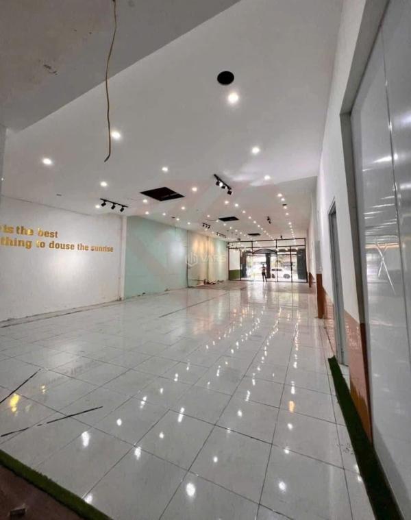 Cho thuê nhà mặt tiền 👍 đường trần ngọc huế ngang 8m nở hậu, dài 30m, nhà trống su