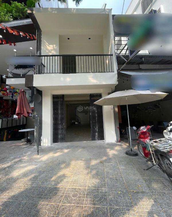 Gỉam hẳn 700trieu bán gấp mặt tiền kinh doanh hòa 🏚️ bình, quận 11, đối diện đầm se
