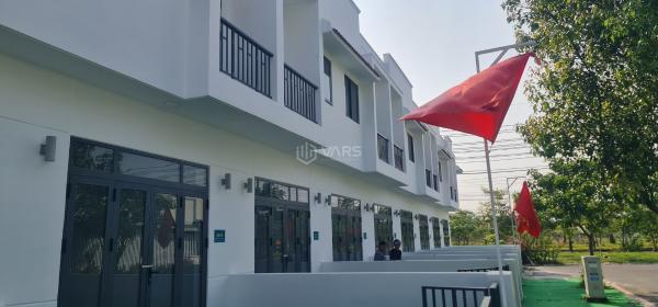 Nhà phố KCN Phước Đông giá chỉ 2,1 tỷ/căn