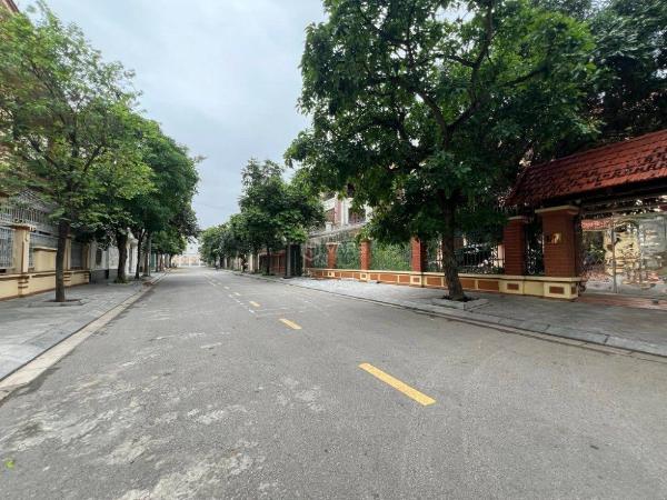 Bán lô biệt thự mặt phố Phạm Công Bân, Đông Nam Cường, TP HD, 360m2, mt 15m, vịtrí  đẹp
