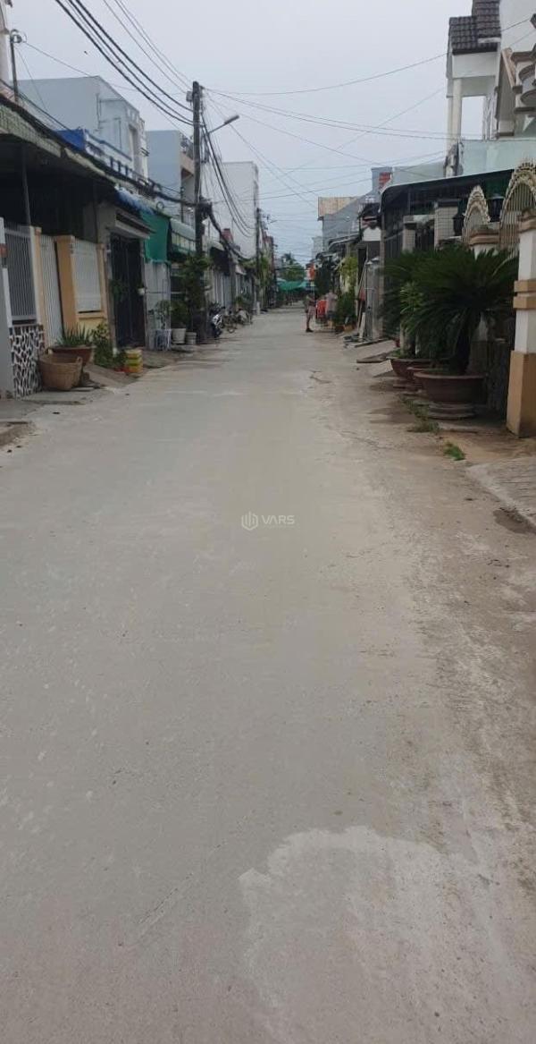 Bán nhà 81 m2 có 2 phòng ngủ kdc 🏣 3a tiện ở 2,45 tỷ