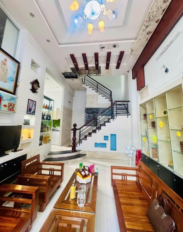 Bán Nhà mặt phố 99m²