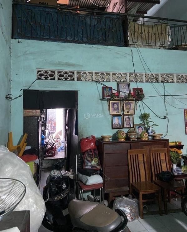 Bán Nhà mặt phố 90m²