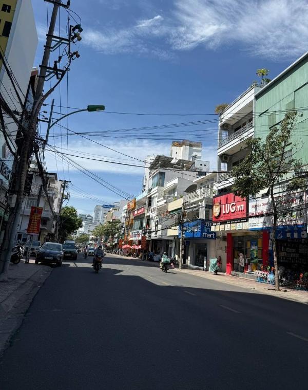 Bán nhà 3 🏠 tầng mặt tiền đường quang trung trung tâm tp nha trang