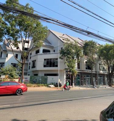 <mark style="background-color: transparent; font-weight: 400; ">Bán Nhà mặt phố 720m²</mark>