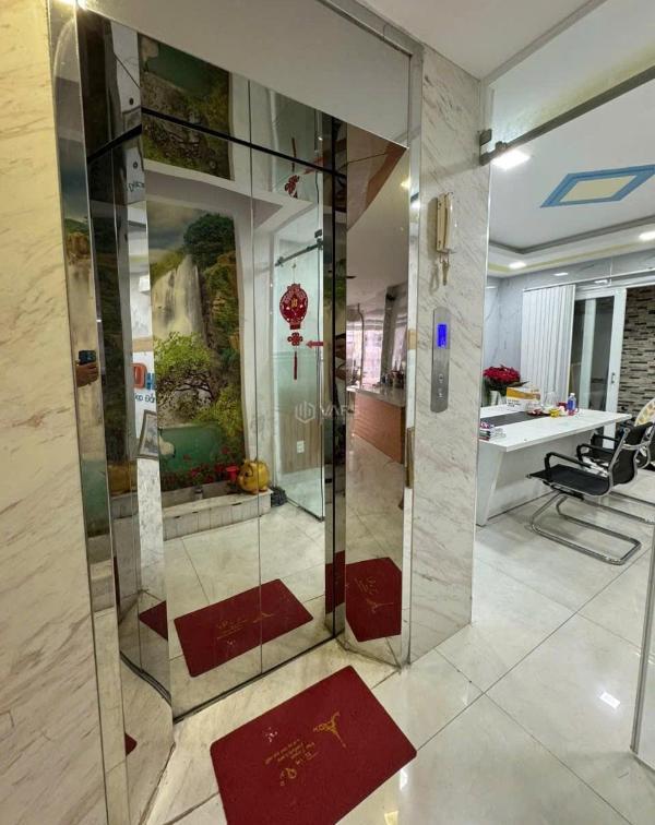 Vị trí vàng - ngay rạch 🏤 xuyên tâm, có dòng tiền ổn định, kết cấu đẹp, dt 5x21
