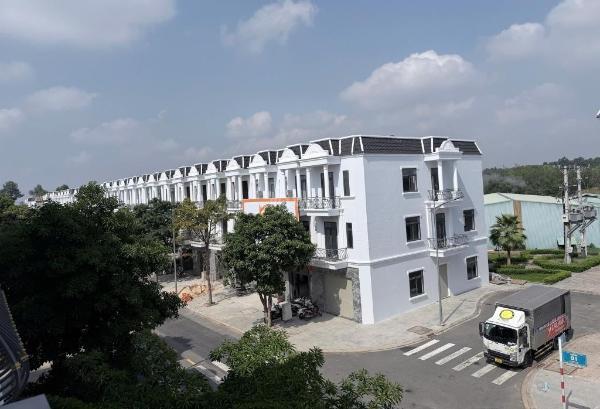 <mark style="background-color: transparent; font-weight: 400; ">Cầm 3.5 tỷ: mua căn hộ sài gòn hay nhà phố bcons city 🏚️ life tân uyên để nhận lãi</mark>