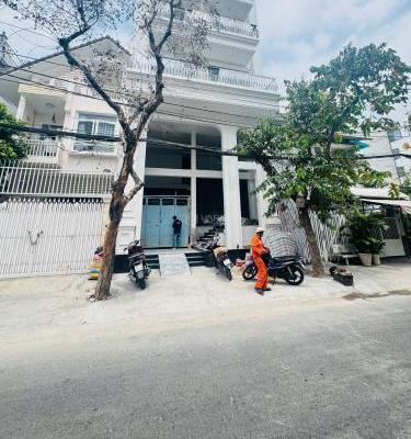 Chủ cần bán Nhà mặt phố 133m²