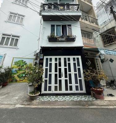 Bán nhà mặt tiền Phú 🏬 Nhuận, 3 lầu, ô tô đỗ cửa, giá 3.7 tỷ