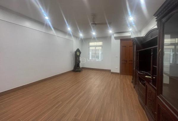 <mark style="background-color: transparent; font-weight: 400; ">Nhà khuất duy tiến. 🏚️ thanh xuân. ô tô. vỉa hè. dt 55m2. mt 5m. 5 tầng. giá 27.3 t</mark>