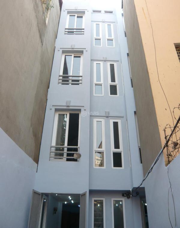 Cho thuê nhà riêng 4,5 🏢 tầng tdt 125 m2 có sân thoáng mát đầy đủ tiện nghi-hà nội