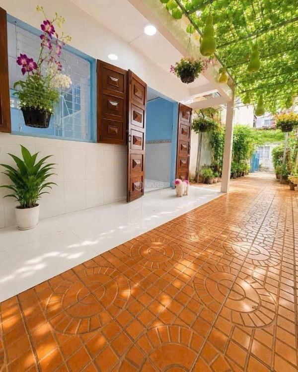 Bán nhà 123 m2 có sân rộng gần bến 👍 ninh kiều