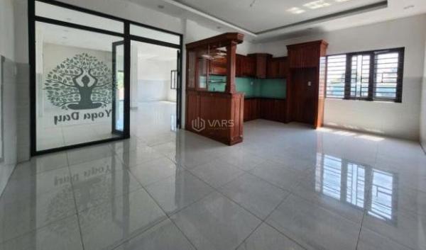 Bán Nhà mặt phố 239m²