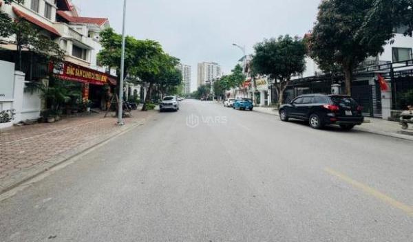 Nhà đẹp đường to kinh doanh đỉnh Phố Bùi Thiện Ngộ Việt Hưng DT 120m2 . Giá 🏘️ 38.5 tỷ