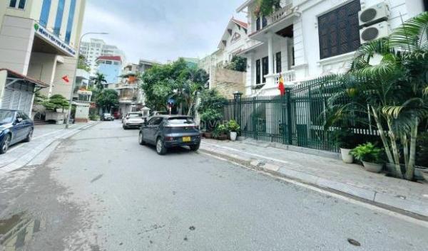 Cho thuê biệt thự Mễ Trì Hạ, 200m2, 4 tầng, nội 🆘 thất cơ bản đẹp làm văn phòng, đào tạo