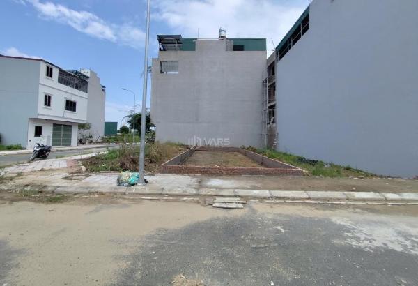 Bán gấp mảnh đất 102m2, mặt 🏦 tiền 9m hoà lạc đhqg -fpt phân lô ô tô bàn cờ giá ch