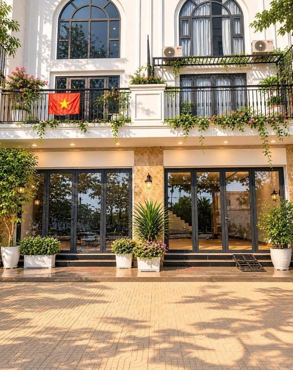 <mark style="background-color: transparent; font-weight: 400; ">Bán nhà mặt 🆘 tiền đường hà huy tập</mark>