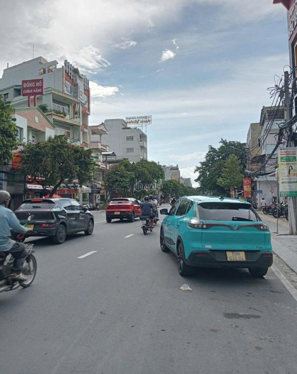 Chủ cho thuê Nhà mặt phố 200m²