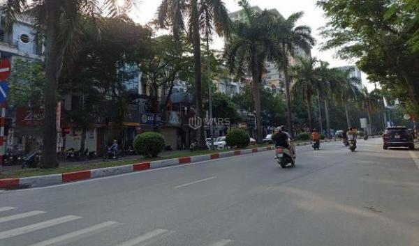 Chủ cần bán Nhà mặt phố 120m²