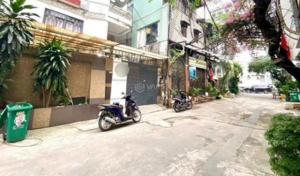 Bán Nhà mặt phố 123m²