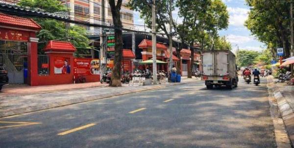 Chủ cần bán Nhà mặt phố 122m²
