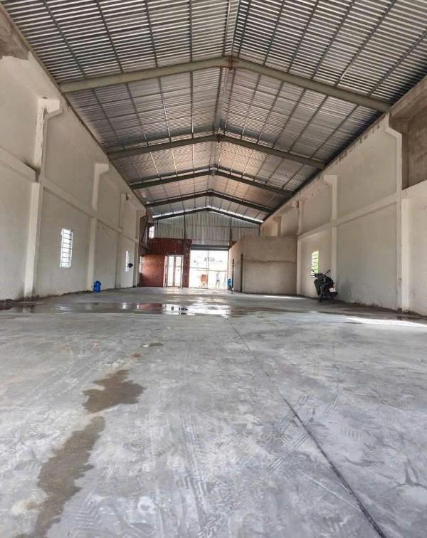 <mark style="background-color: transparent; font-weight: 400; ">Cần bán Nhà xưởng, nhà kho 700m²</mark>