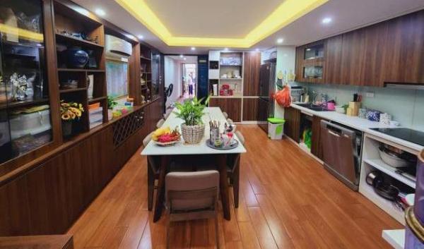 ĐẤT 🏤 VÀNG PHÂN LÔ CẦN BÁN GẤP BÊN HỒ HOÀNG CẦU DT55m2- MẶT TIỀN RỘNG, Ô TÔ